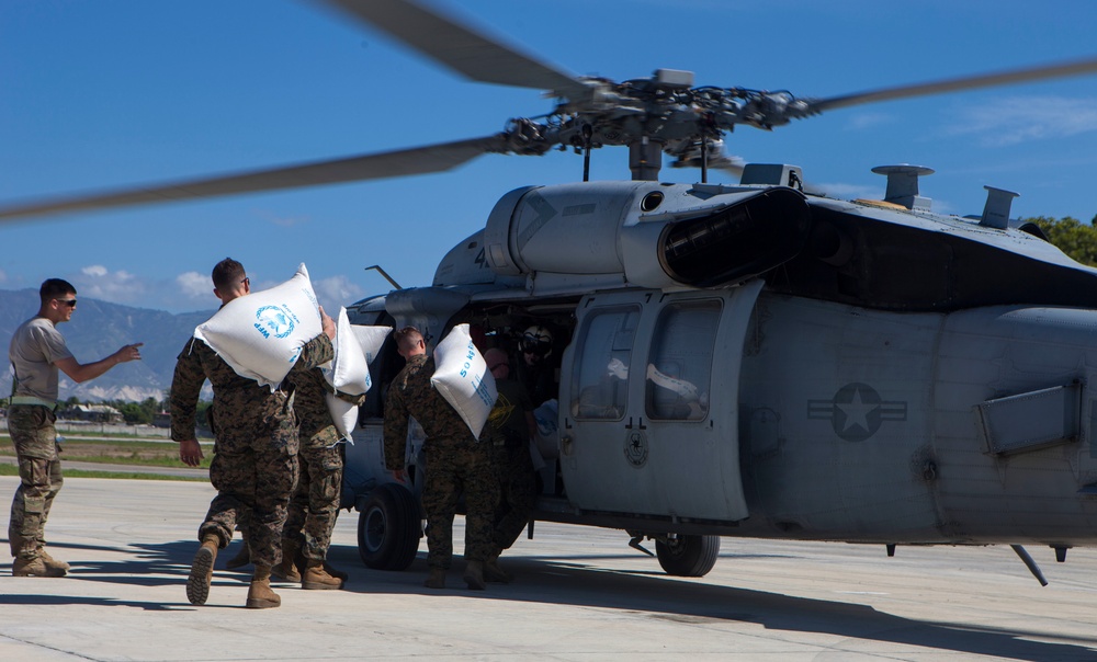 USS Iwo Jima provides assistance to JTF Matthew relief effort