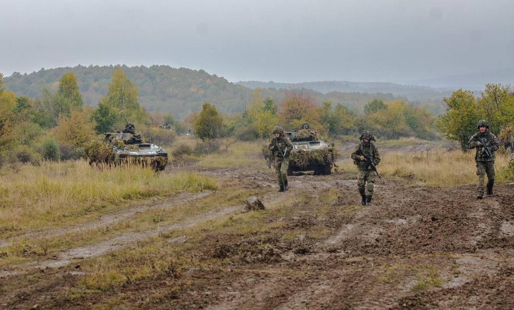Cavalry Scouts aid assault force at Slovak Shield 2016