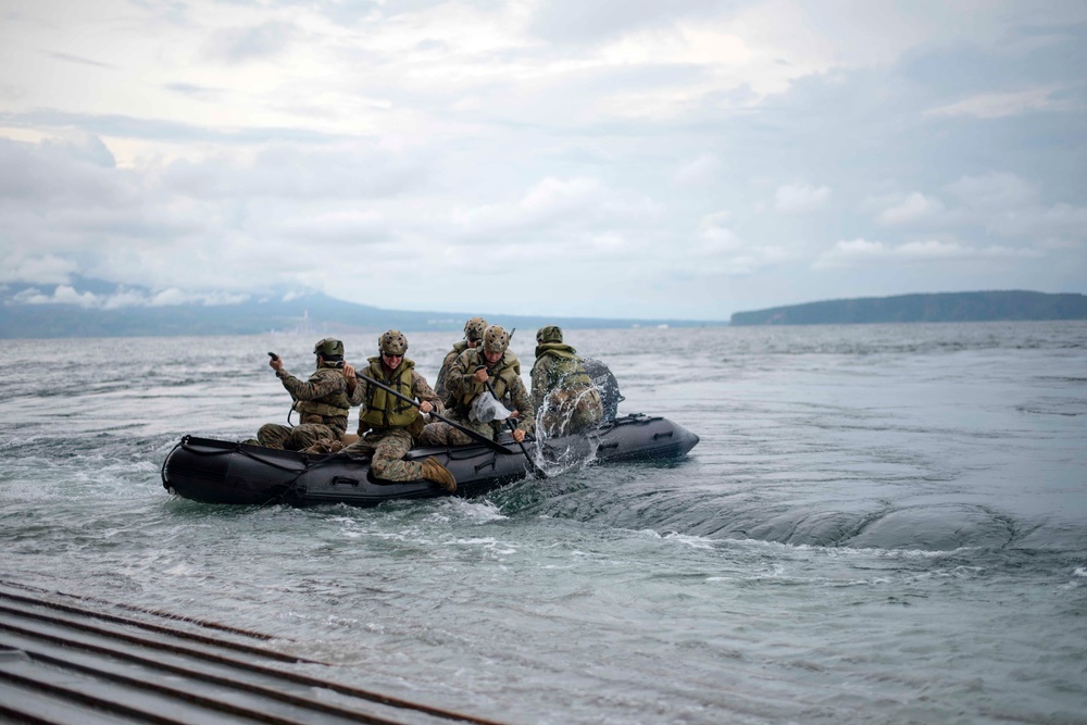 31st MEU departs USS Green Bay’s (LPD 20) well deck during PHIBLEX 33