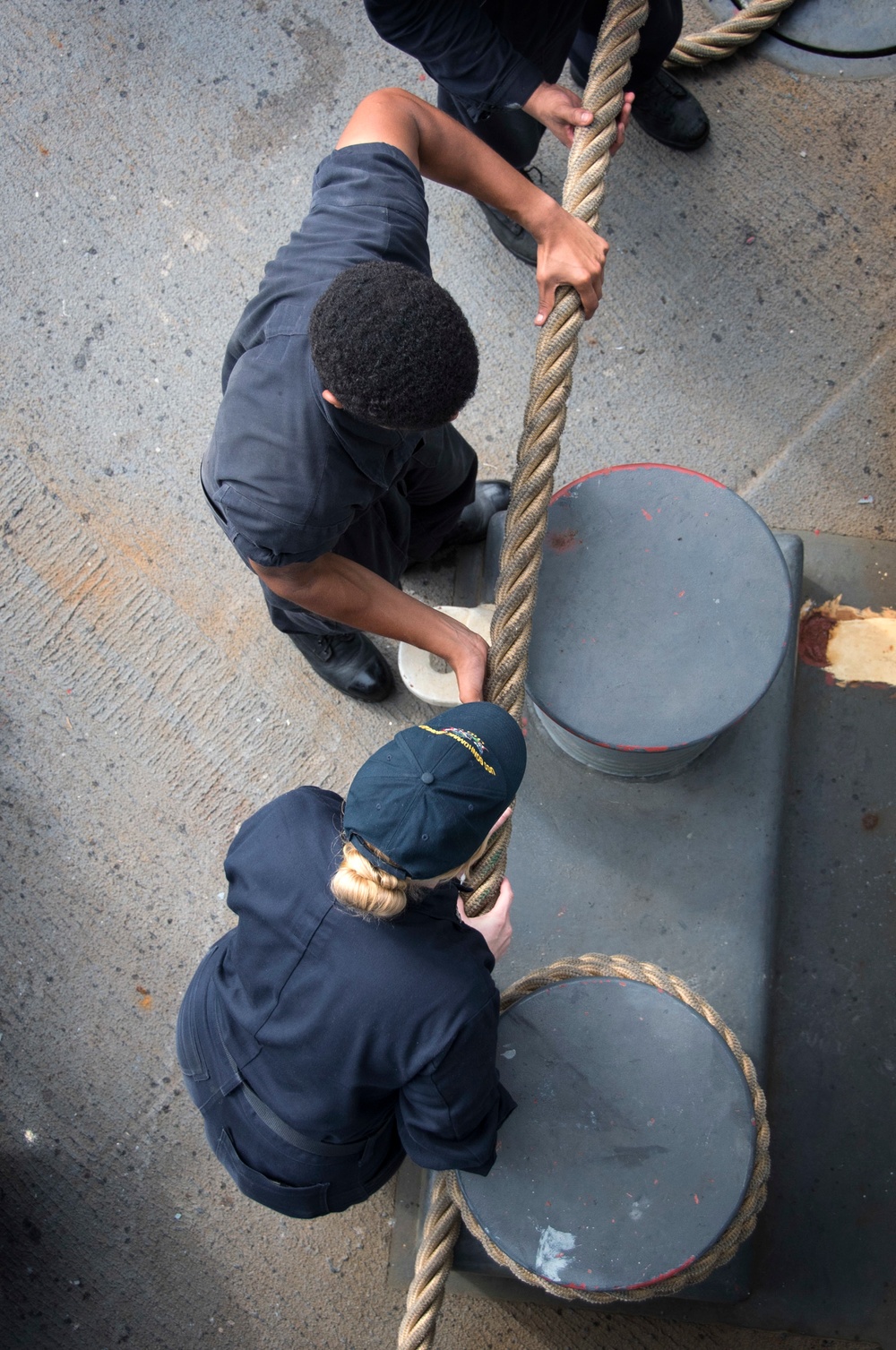 USS Bonhomme Richard (LHD 6) arrives to Subic Bay