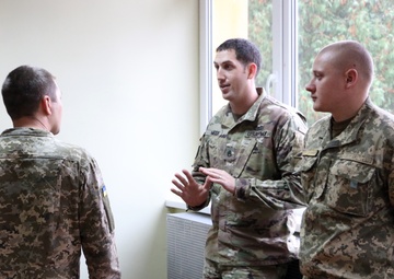 7th ATC Soldiers share basic instructor skills with Ukrainians