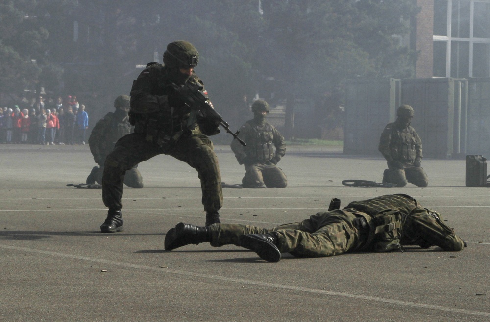 U.S. paratroopers celebrate a shared legacy with Polish allies