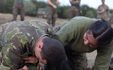 Female Marines Teach MCMAP