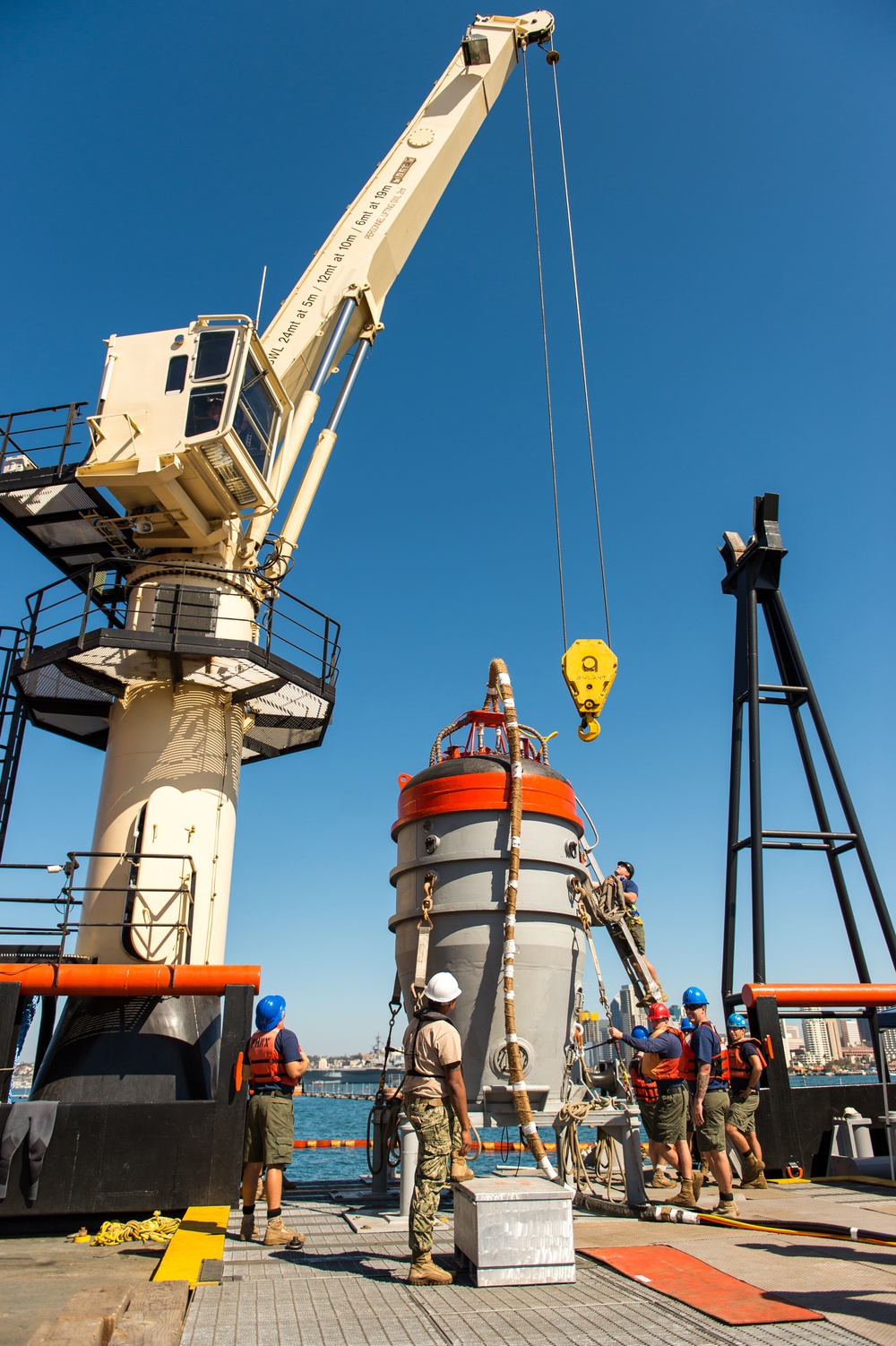 Submarine rescue capsule