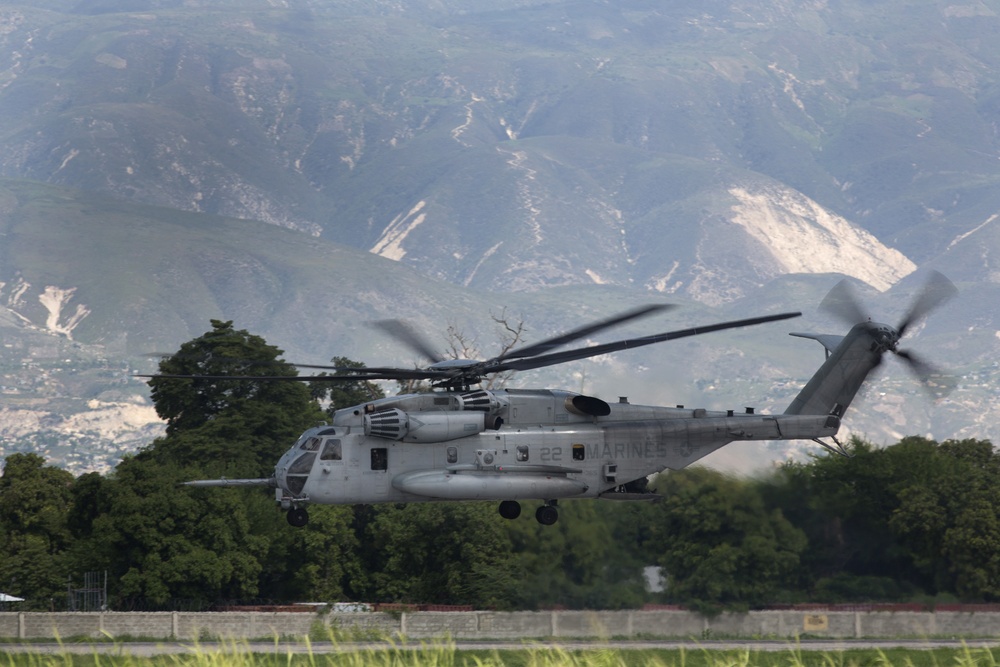 USAID and the 24th MEU deliver supplies