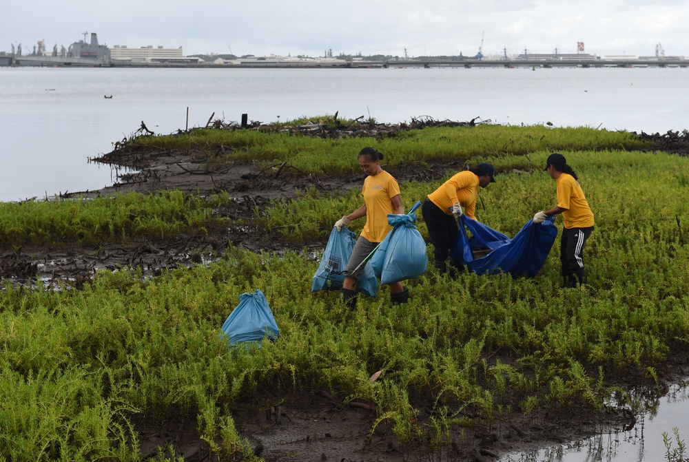 Sailors Help Clean Bike Path