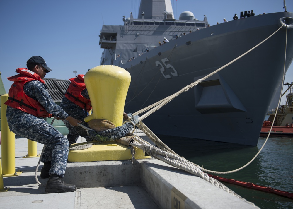 USS Somerset Departs for Deployment 2016