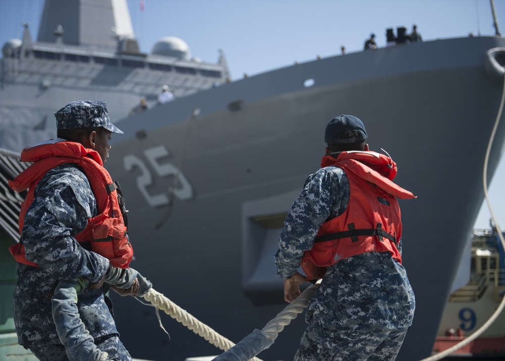 USS Somerset (LPD 25) Departs for Deployment 2016
