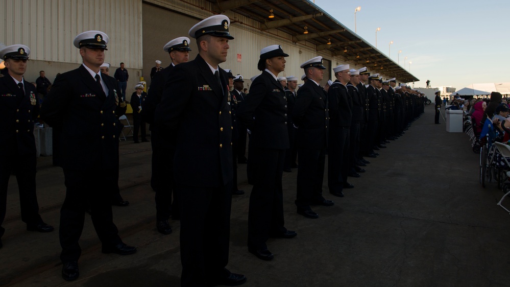 USS Zumwalt (DDG 1000) Commissions in Baltimore