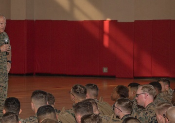 CMC Visits ROK Marines