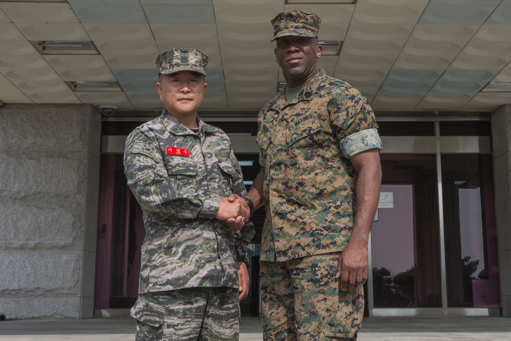 CMC Visits ROK Marines