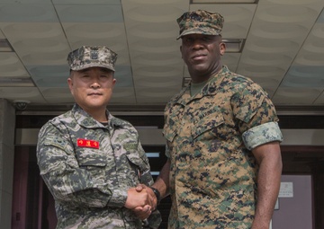CMC Visits ROK Marines