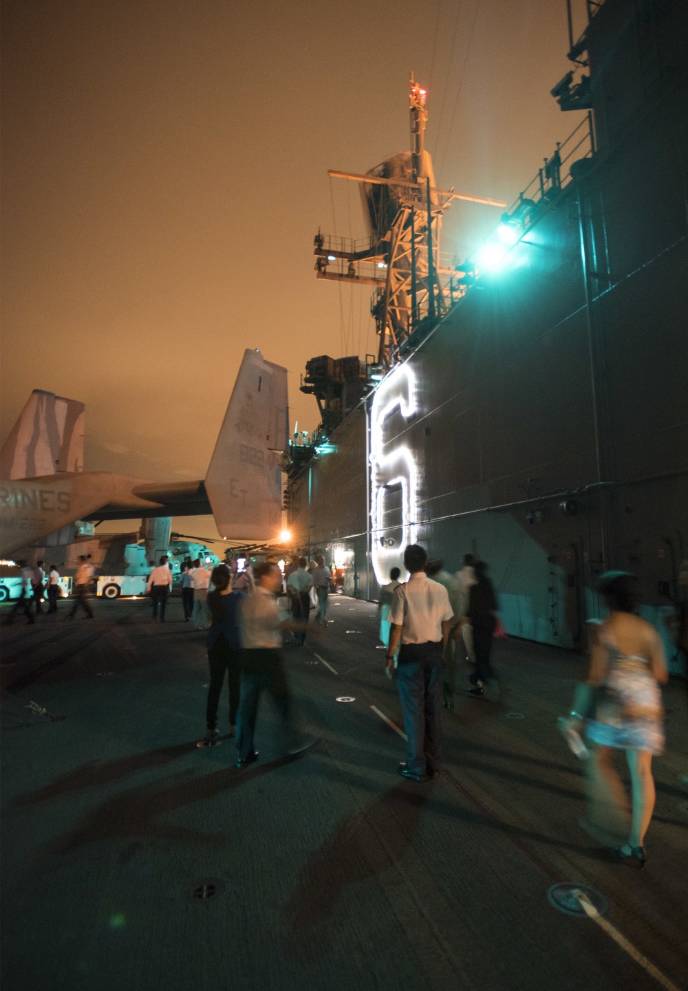 USS Bonhomme Richard (LHD 6) hosts distinguished visitors