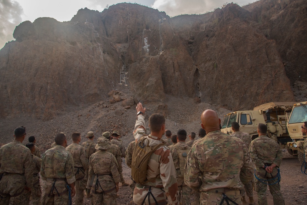Task Force Hurricane Soldiers Complete French Desert Survival Course