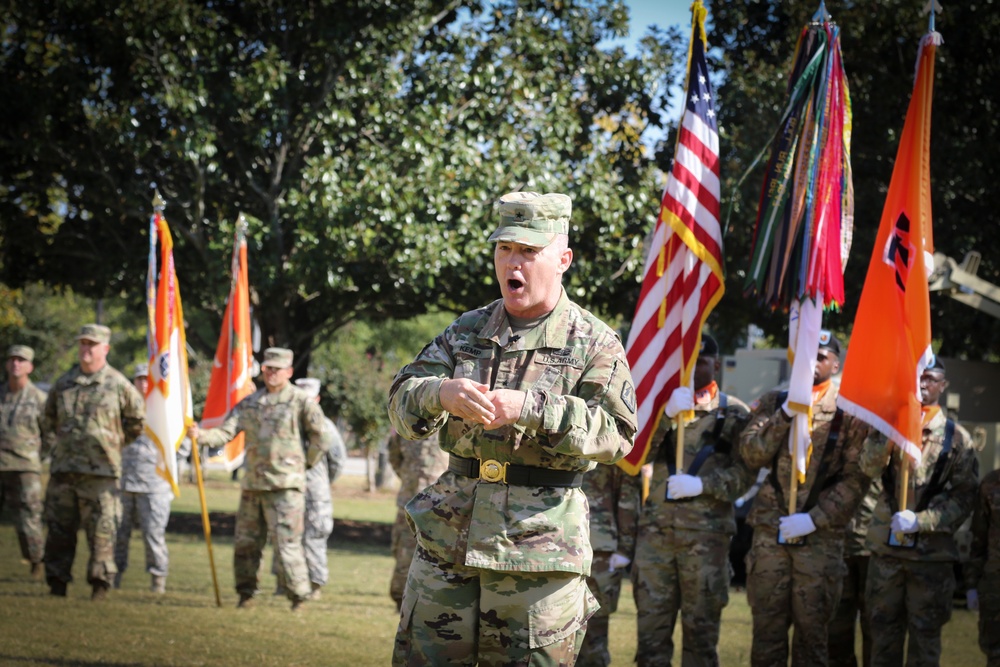 Signal Command welcomes new commander