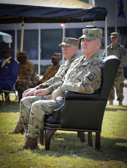 Signal Command welcomes new commander