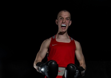 A boxing Savage