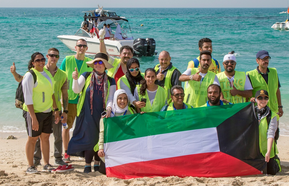 U.S. Soldiers, Kuwaiti citizens care for local beach