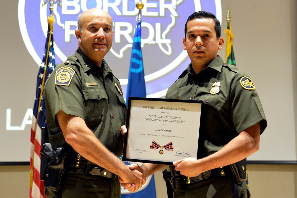 Texas Guardsman, Border Patrol Agent rescues girl in drowning waters