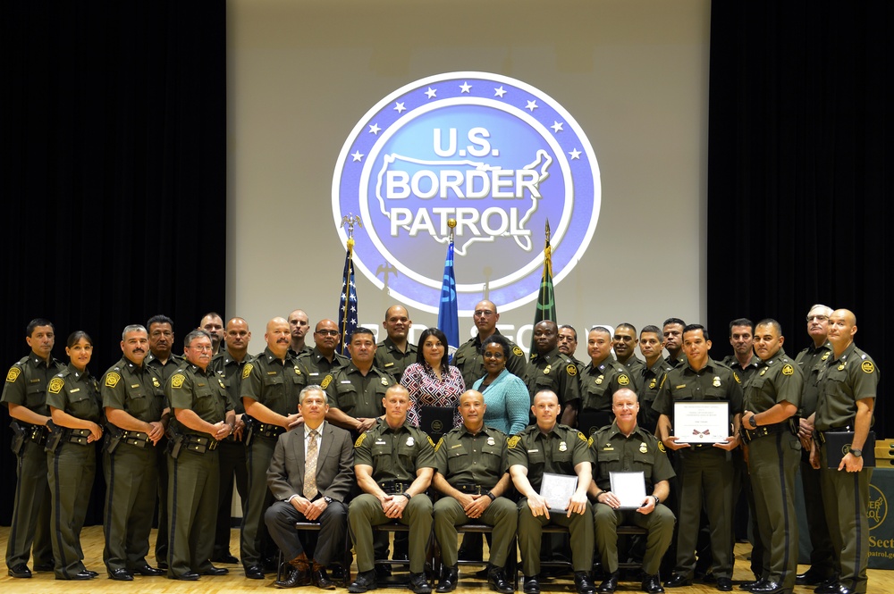 Texas Guardsman, Border Patrol Agent rescues girl in drowning waters