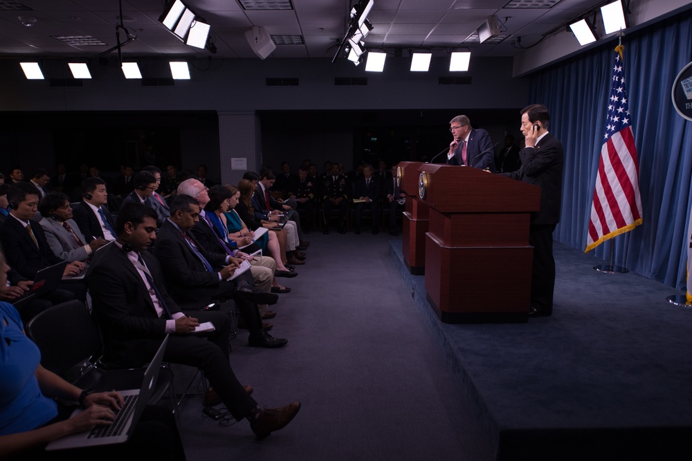 SD hosts press conference with Korean Minister of National Defense Han Min-koo