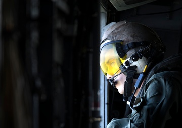 Marines deliver food to Haiti Commune