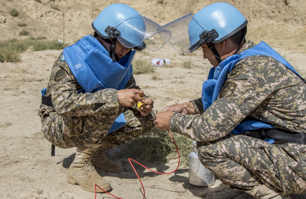 US Soldiers Teach Demining in Tajikistan