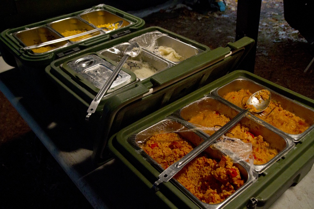 10th CAB gets hot meals while out in the field