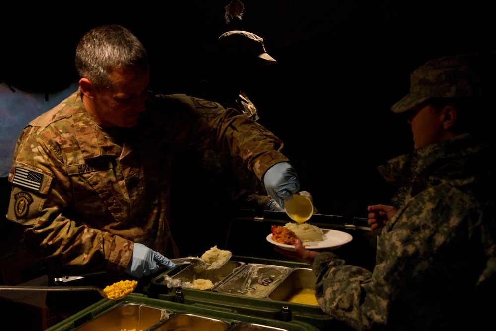 10th CAB gets hot meals while out in the field