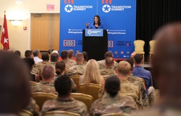 Leaders guide military job seekers at summit