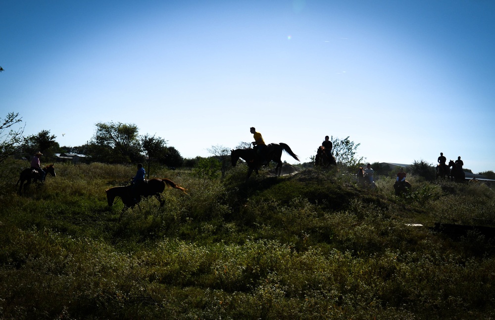 Cutting Horse Trainer Stregthens Trust Between Navy Sailors