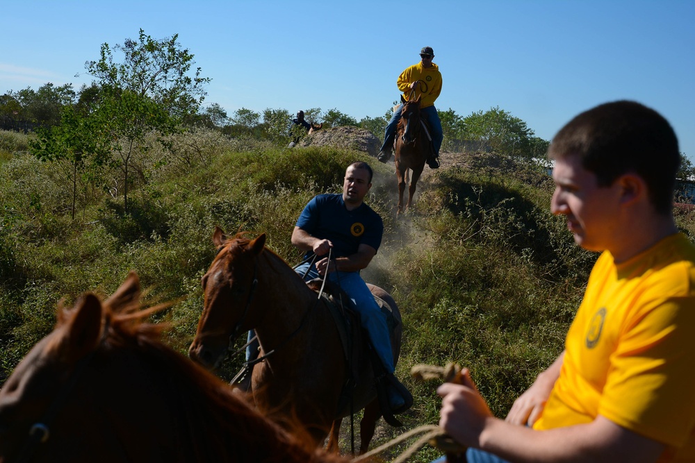 Cutting Horse Trainer Stregthens Trust Between Navy Sailors