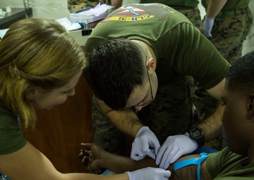 31st MEU Marines learn lifesaving skills