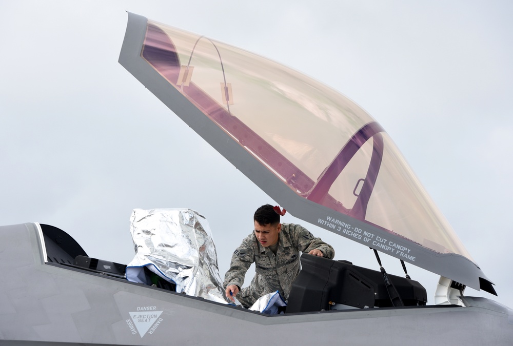 Nomads debut at Alliance Airshow