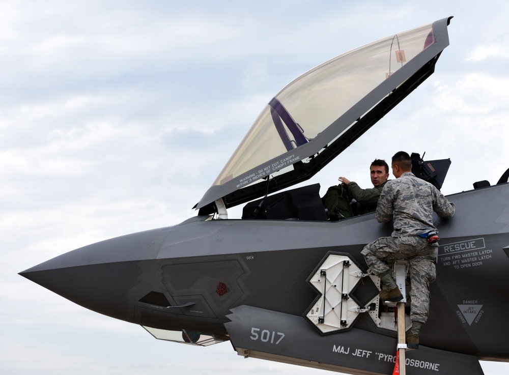 Nomads debut at Alliance Airshow