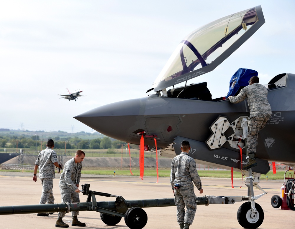 Nomads debut at Alliance Airshow