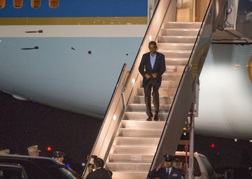 President Barack Obama debarks aircraft Marine Corps Air station Miramar