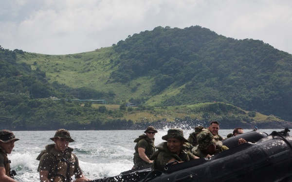Philippine, U.S. Marines refine boat raid capabilities