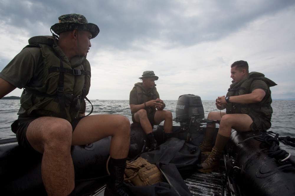 Philippine, U.S. Marines refine boat raid capabilities