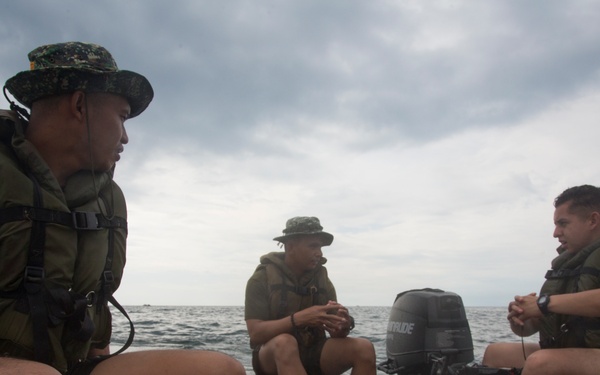 Philippine, U.S. Marines refine boat raid capabilities