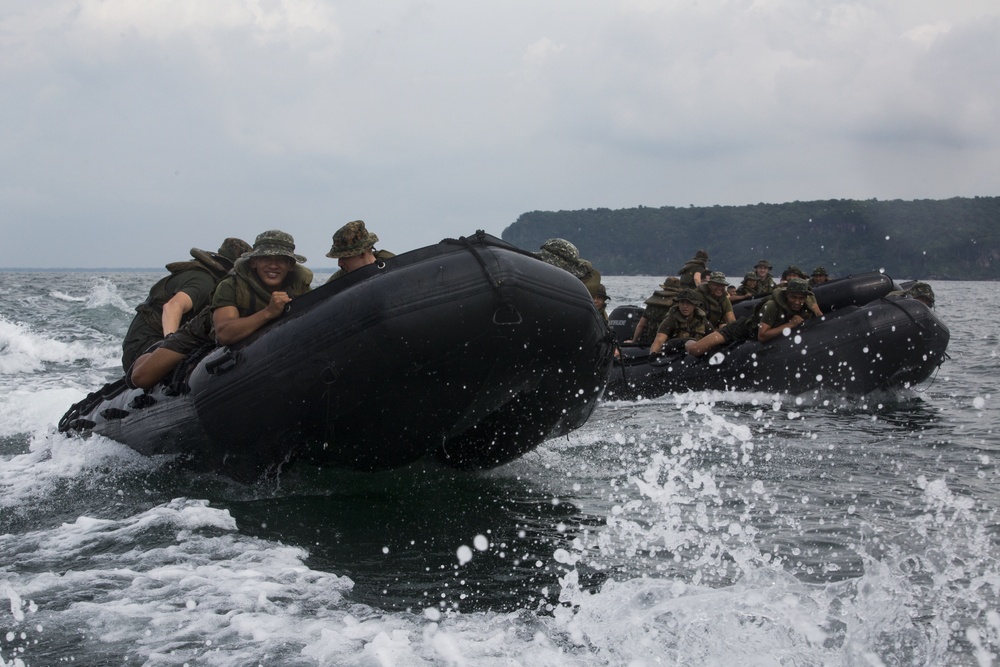 Philippine, U.S. Marines refine boat raid capabilities