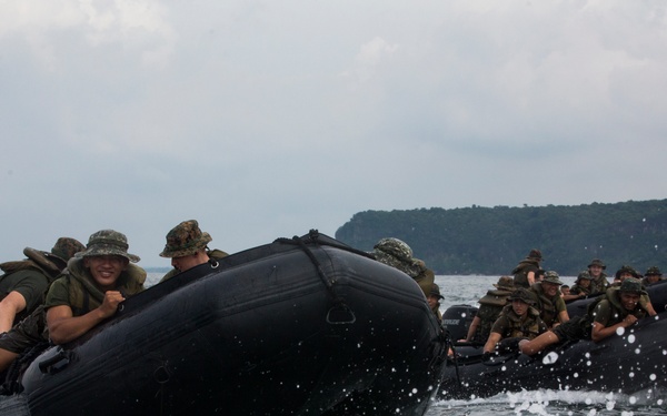 Philippine, U.S. Marines refine boat raid capabilities