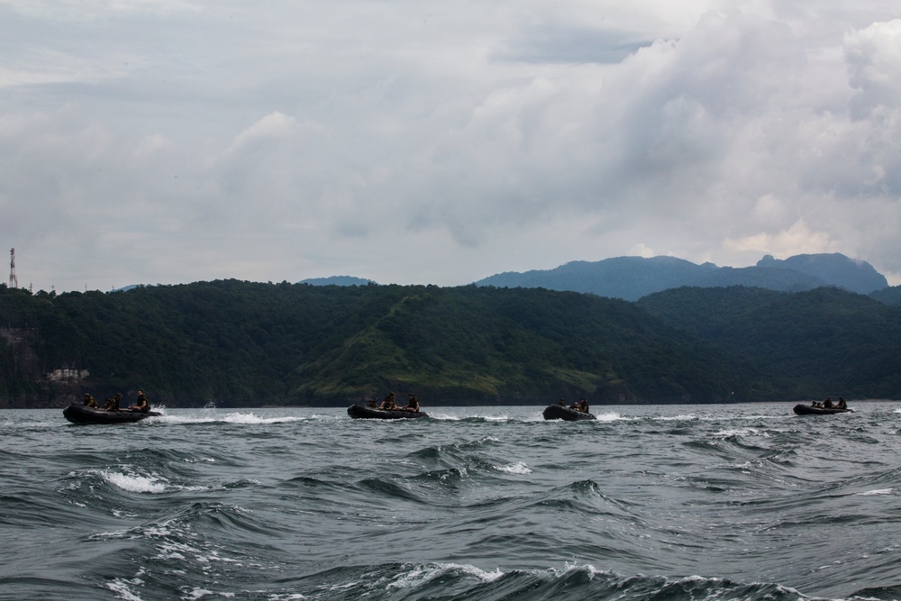 Philippine, U.S. Marines refine boat raid capabilities