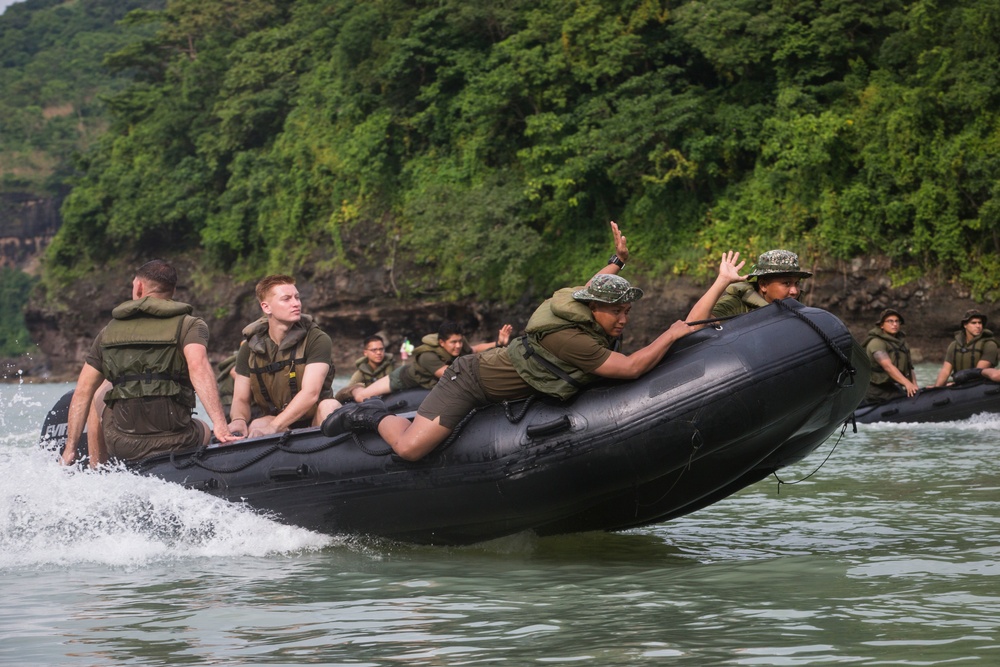 Philippine, U.S. Marines refine boat raid capabilities