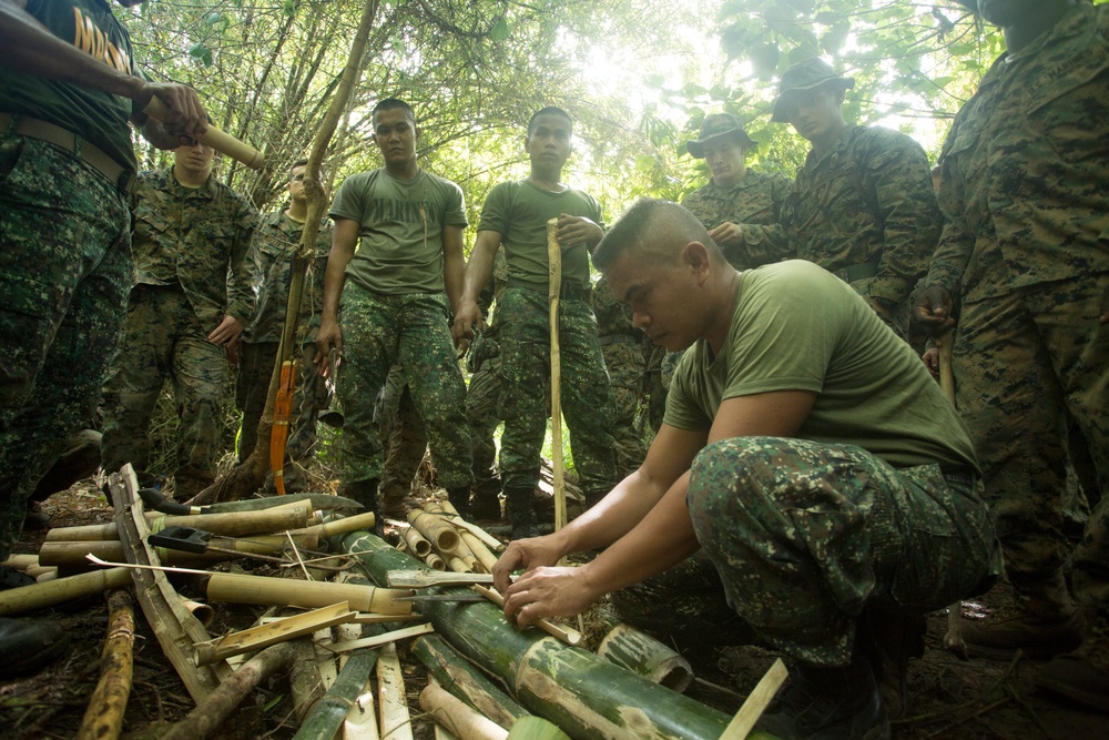 Philippine, U.S. Marines partner during PHIBLEX 33