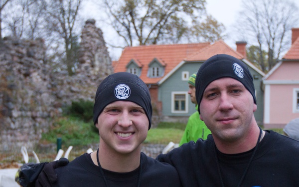 Paratroopers complete the Castle Mound trail run