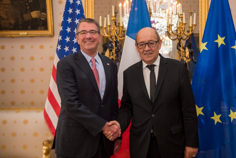 SD meets with French minister of defense