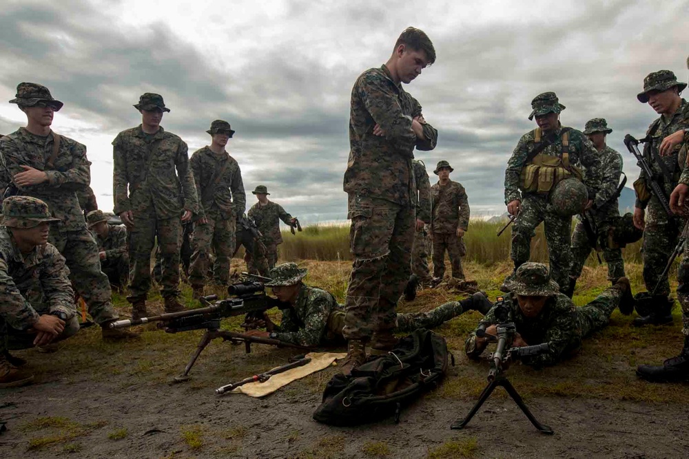 Marines teach about AAVs, weapons, equipment