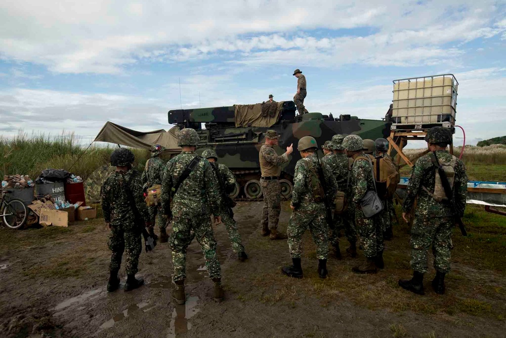 Marines teach about AAVs, weapons, equipment