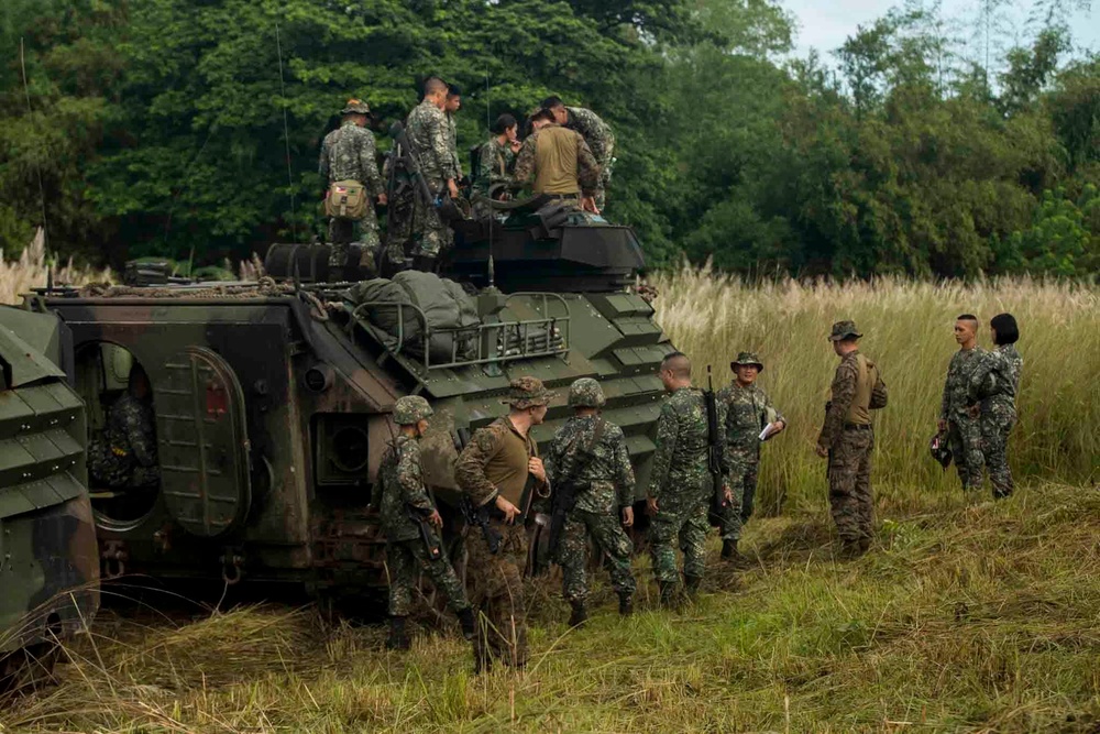 Marines teach about AAVs, weapons, equipment